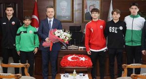 Başarılı sporcuları tebrik etti