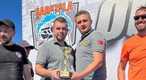 Kımıl ve Temel Giresun’a kupa ile döndü