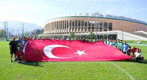 Dev bayrak açtılar!