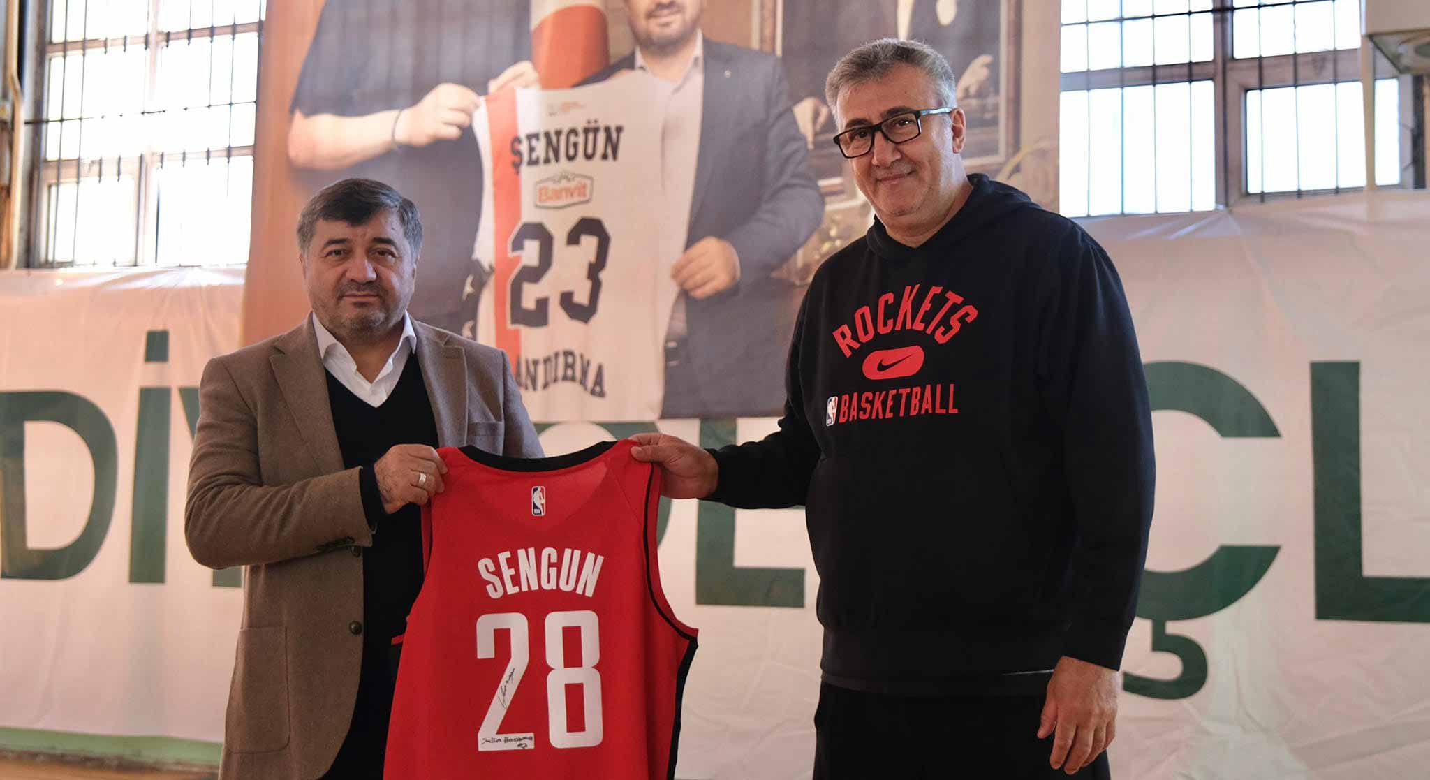 Başkan Şenlikoğlu, sporun ve sporcunun yanında