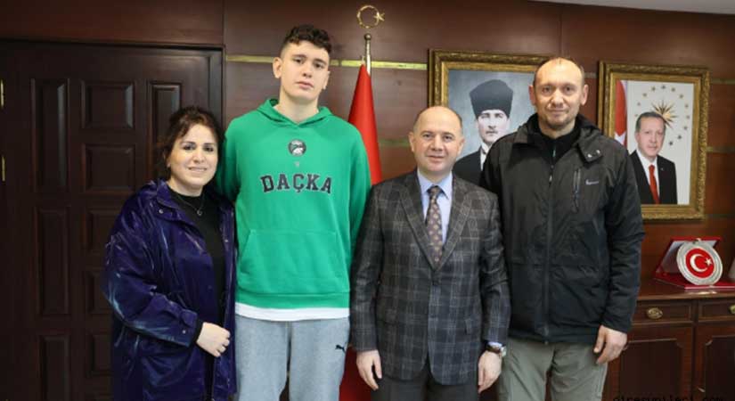 Giresun Valisi Serdengeçti’den genç sporcuya destek