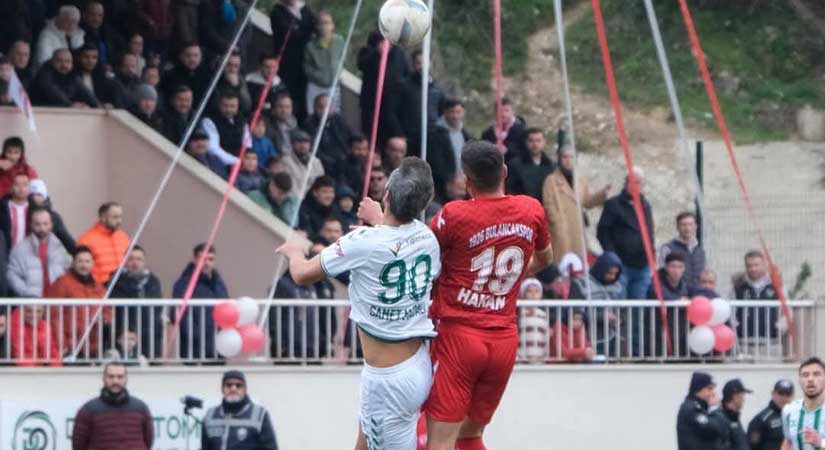 Bulancakspor liderliğini sürdürdü
