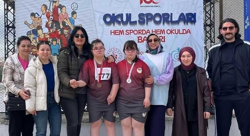 Özel sporcular atletizm şampiyonasında 4 madalya kazandılar
