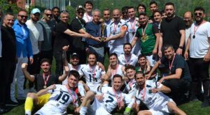 Sahilspor zaferini kupayla taçlandırdı
