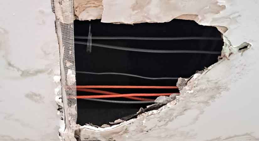 Çotanak yüzme havuzunda faciaya davetiye!