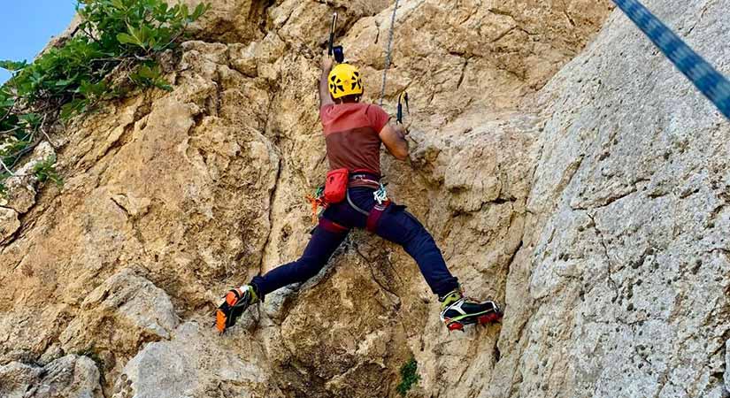 Giresunlu sporcu zirvede bayrak dalgalandırdı