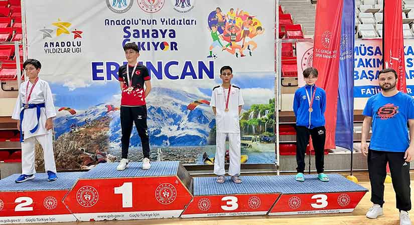 Karatecilerimizden Erzincan’da madalya yağmuru