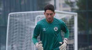 Giresunspor kalecisi Göktan Cörüt kaleye göz dikti