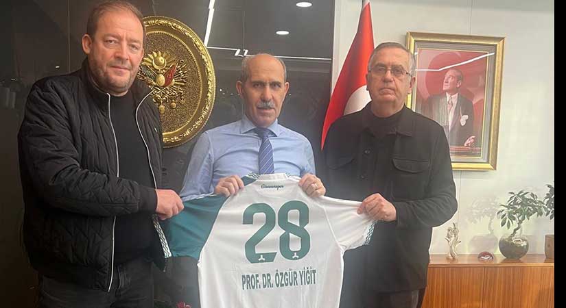 Giresunspor yönetimi Prof. Dr. Özgür Yiğit’i ziyaret etti