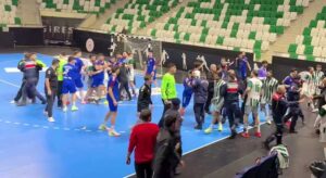 Altın Post Giresunspor derbiyi kazandı saha karıştı