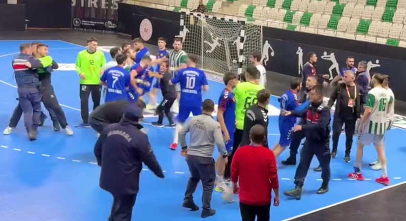 Altın Post Giresunspor derbiyi kazandı saha karıştı