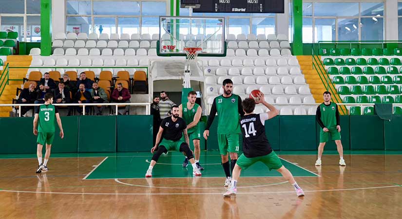 Kerasusspor lidere takıldı: 70-61
