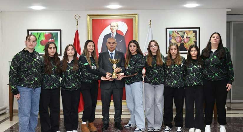 Vali Koç Türkiye Şampiyonu takımı ağırladı