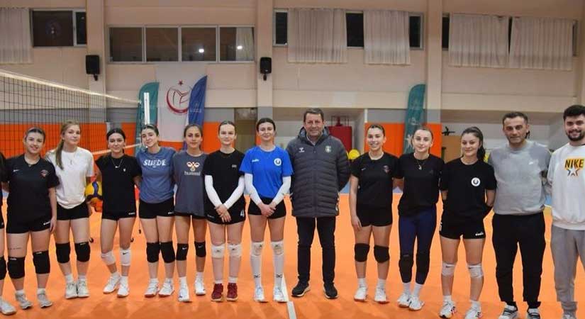 Karadere’den Voleybol takımına moral
