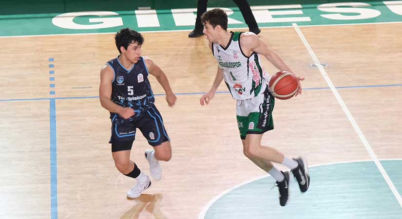 Kerasusspor evinde gücünü gösterdi