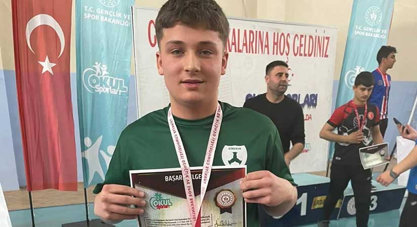 Kovanlık’ın Genç Sporcusu Bileğinin Hakkıyla Zirveye Yürüdü