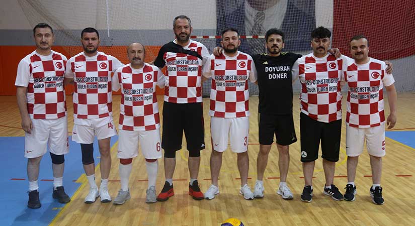 Voleybol turnuvasında yarı finalistler belli oldu