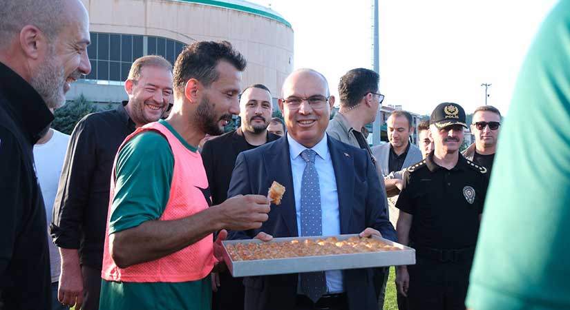 Vali Koç Giresunspor’un antrenmanını izledi